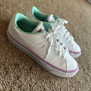 NIKE court legacy next nature